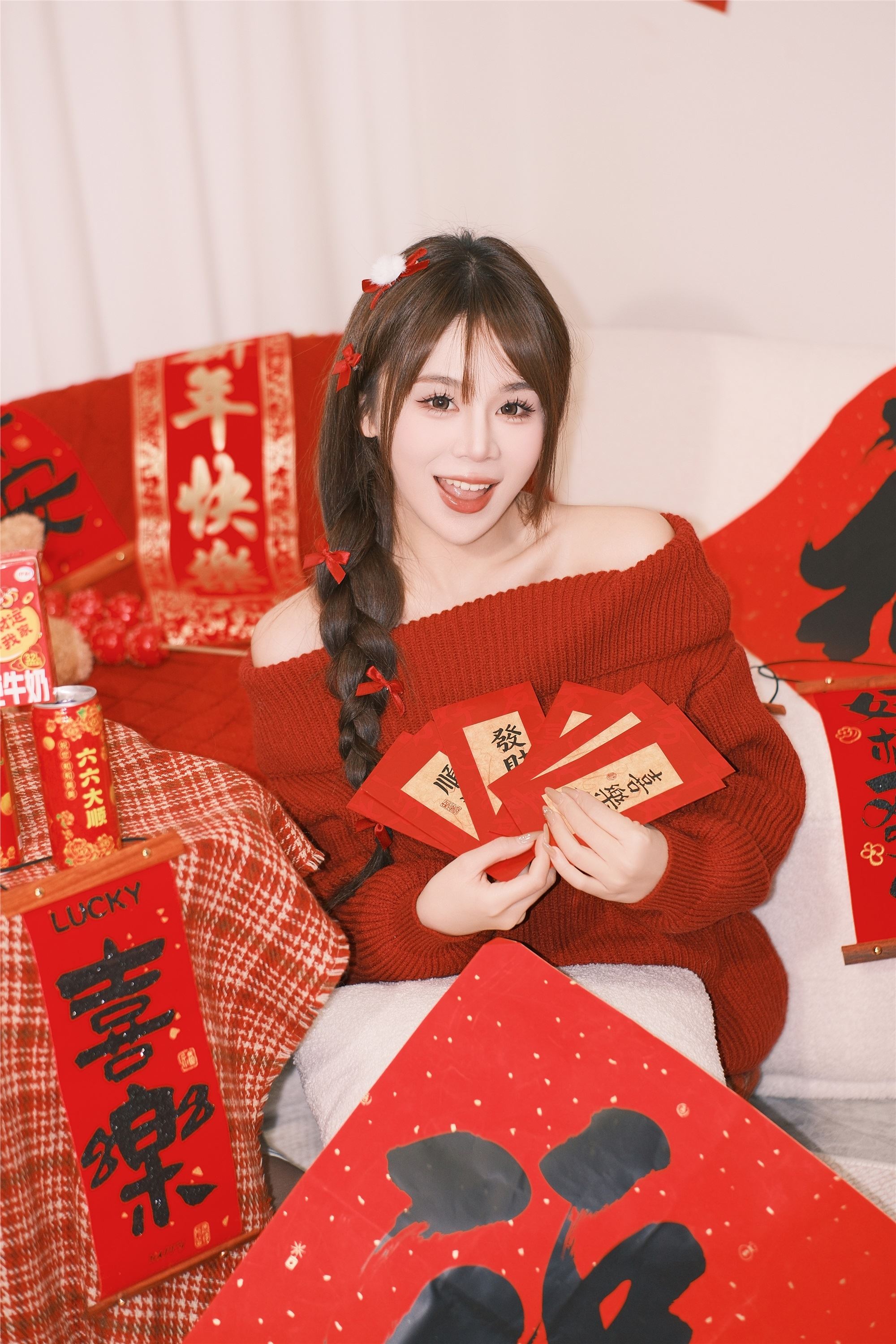 YITUYU艺图语 2025.02.05 居家拍新年照 泡芙小方